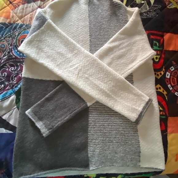 CYRUS Sweater Sz M - Picture 6 of 9